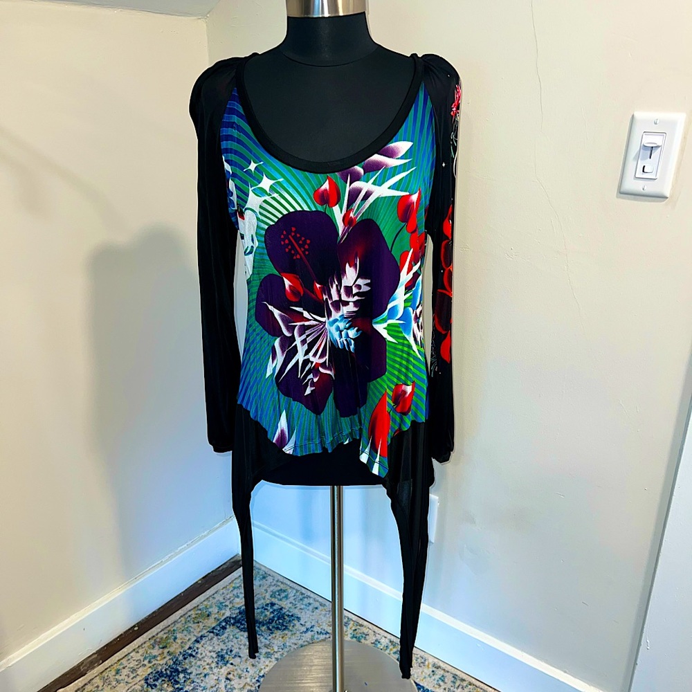 CUSTO BARCELONA GRAPHIC FLORAL TOP! ✨
